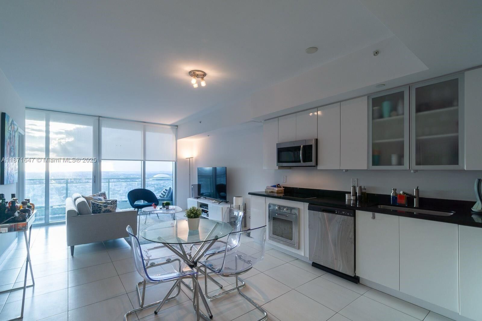 Property Photo:  92 SW 3rd St 4507  FL 33130 