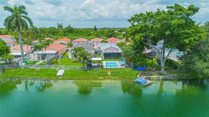 17079 SW 142nd Pl  Miami FL 33177 photo
