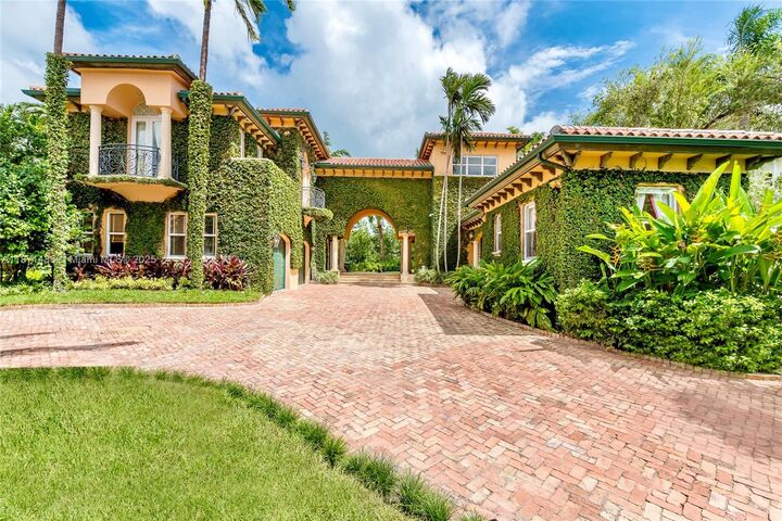104 Paloma Dr  Coral Gables FL 33143 photo