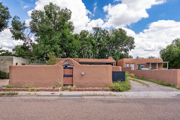Property Photo: 717 Kathryn Avenue NM 87505