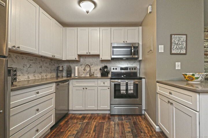Property Photo: 92 Balance Rock Road Apt 9 CT 06483