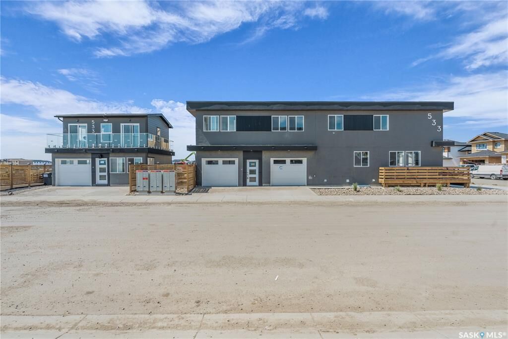 Property Photo:  533 Sharma Crescent  SK S7W 1K5 