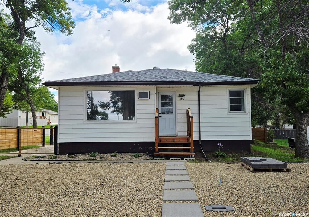 Property Photo:  399 9th Avenue NW  SK S9H 1A8 
