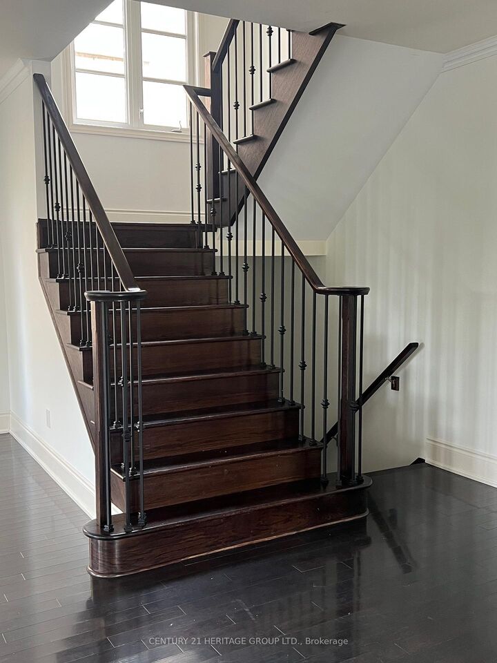 Photo de la propriété: 558 Ilan Ramon Boulevard ON L6A 0Z3