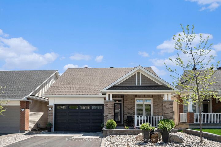 Property Photo:  82 Kayenta Street  ON K2S 2K7 