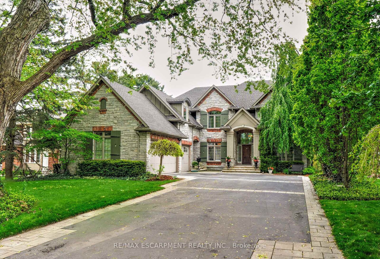 Property Photo: 290 Shoreacres Road ON L7L 2H4