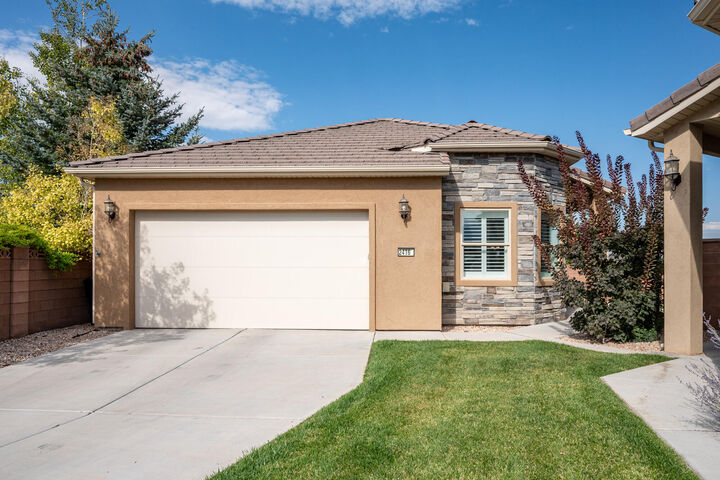 2416 W Clubhouse Lp  Cedar City UT 84720 photo