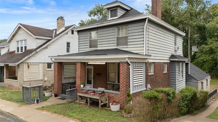 Property Photo:  916 Baldwin St  PA 15234 
