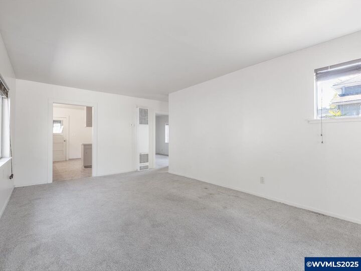Property Photo:  512 SW 9th Av  OR 97321 