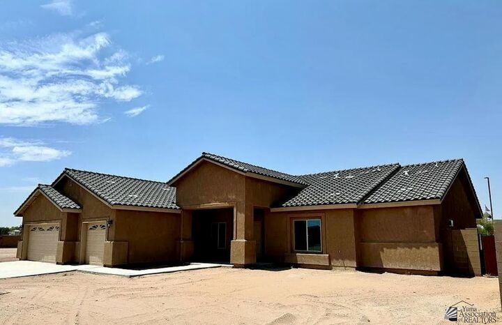 Property Photo: 5663 E 45 St AZ 85365