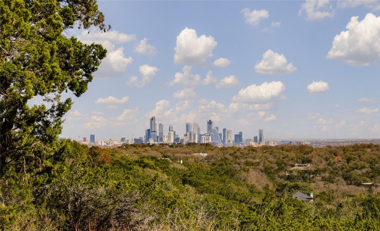 Property Photo: 201 Buckeye Trail TX 78746