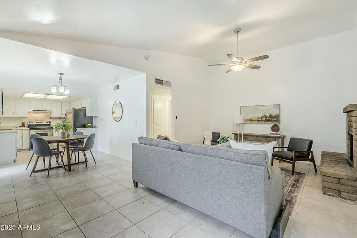 16 W Loma Vista Drive 104  Tempe AZ 85282 photo