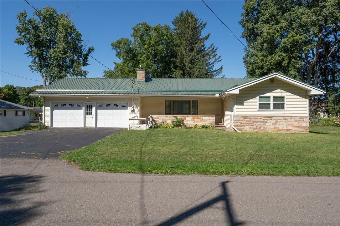 Property Photo:  14 Meadowbrook Road  NY 14807 