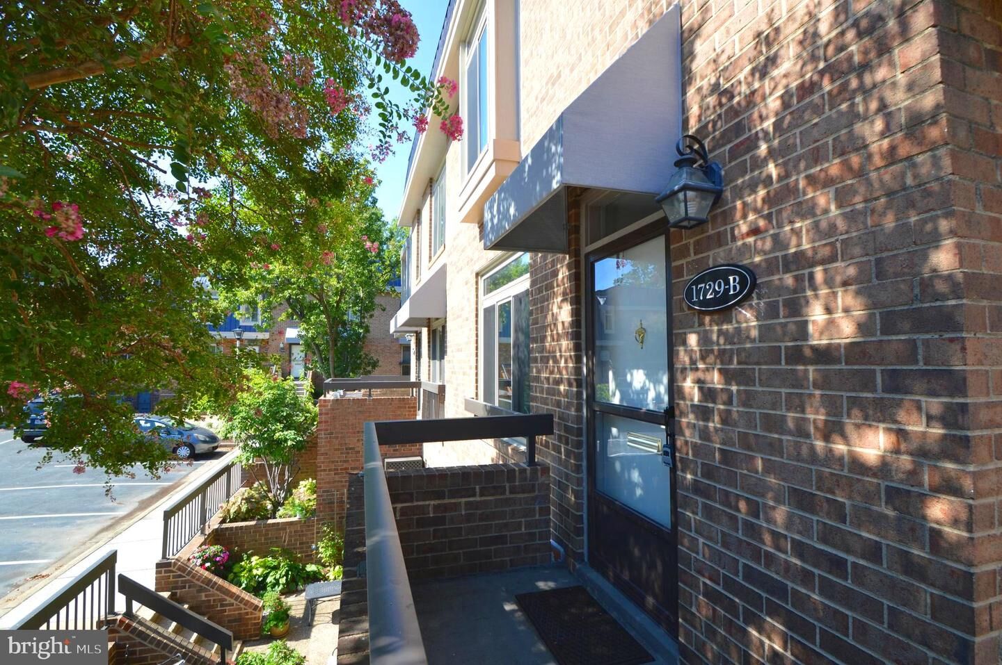Property Photo: 1729 S Hayes Street 2 VA 22202