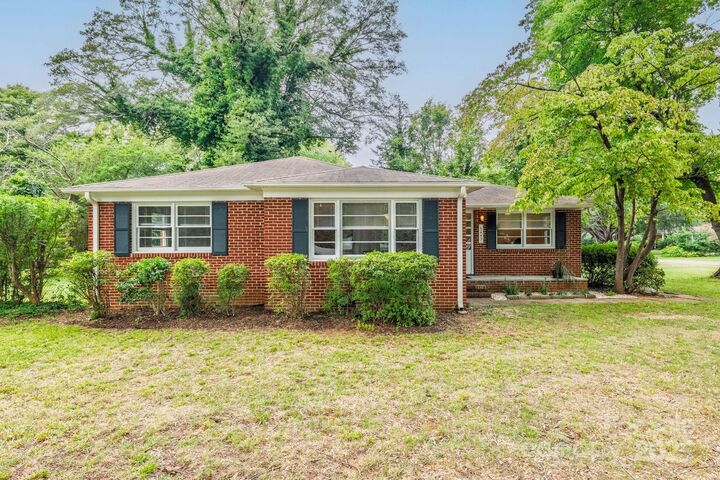 Property Photo:  5443 Hilltop Circle  NC 28269 