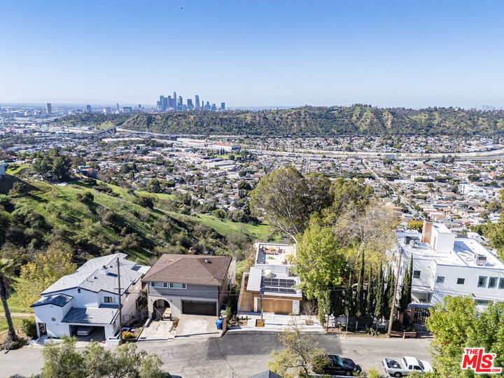 Property Photo: 812 W Avenue 37 CA 90065