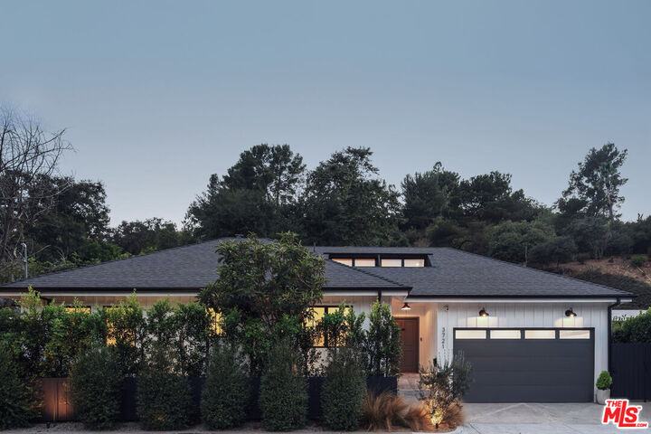 Property Photo:  3721 Woodcliff Rd  CA 91403 