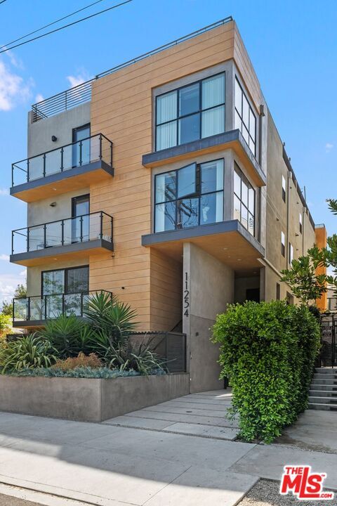 Property Photo: 11254 Mississippi Ave CA 90025