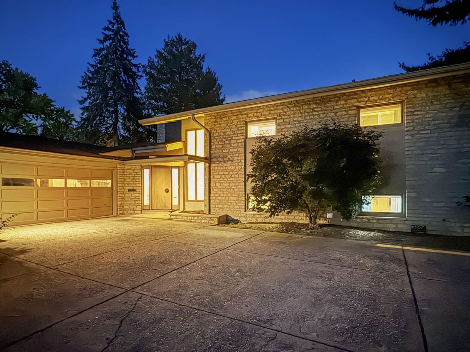 Property Photo: 4094 Lyon Drive OH 43220