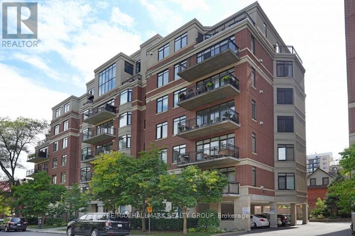 Property Photo:  364 Cooper Street Ph2  ON K2P 2P3 