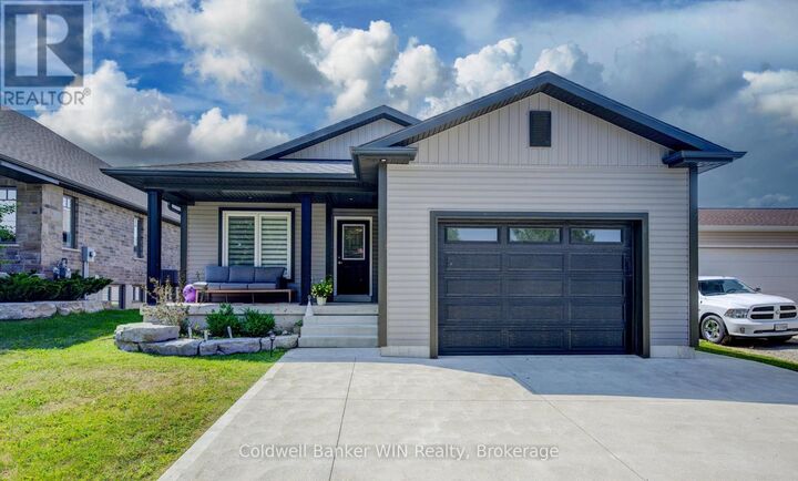Property Photo:  780 Waterloo Street  ON N0G 2L3 
