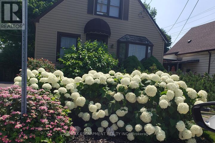 Property Photo: 251 East 31st Street ON L8V 3P6