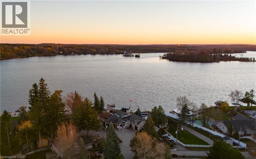 Photo de la propriété: 9 Lake Avenue East ON N3C 2V4