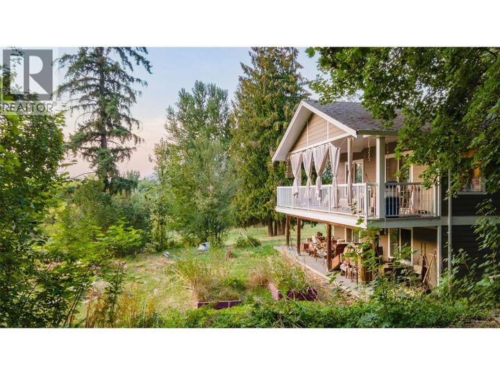 1121 Shuswap Street Southwest  Salmon Arm BC V1E 1J3 photo
