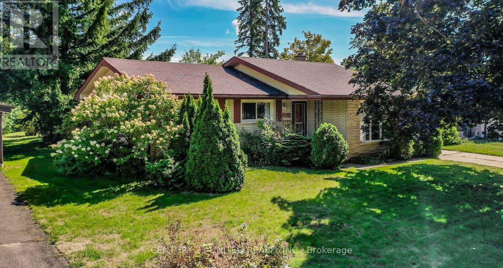Property Photo:  1246 Franklin Drive  ON K9H 6Z4 