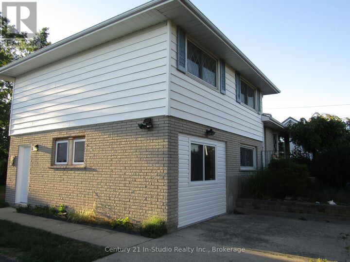 Property Photo: 368 Princes Street South 2 ON N2Z 2T6