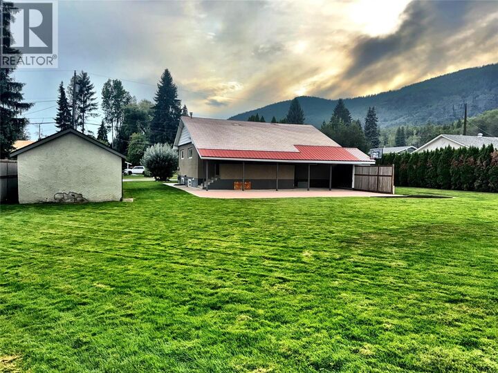 Property Photo: 1301 6th Street BC V0G 1G0