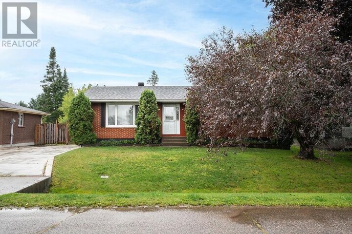 Property Photo:  51 Glen Ave  ON P6A 5V1 