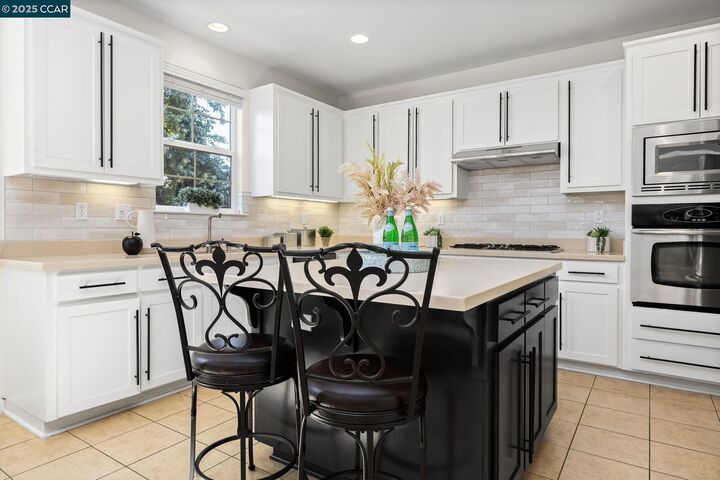 Property Photo: 104 Silva Ct CA 94553