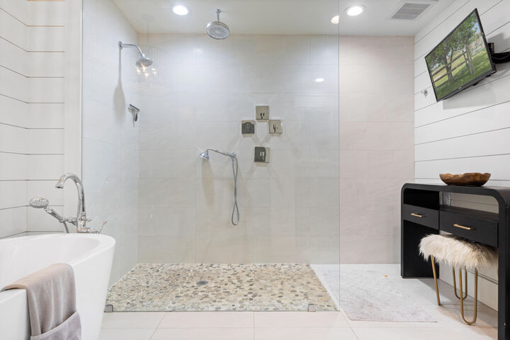 Property Photo: 4639 Destiny Way FL 32541