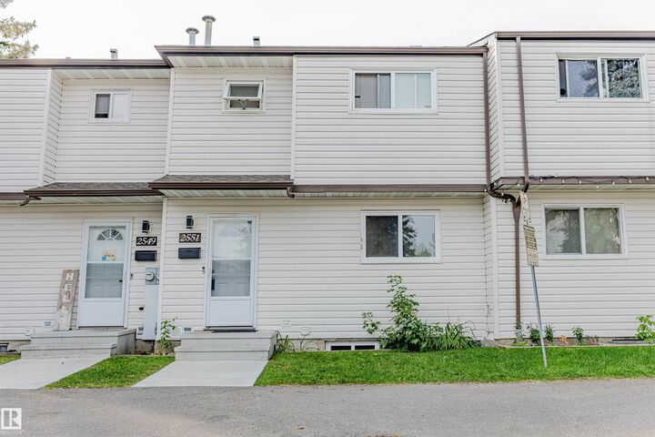 2551 135 Avenue NW  Edmonton AB T5A 3S5 photo