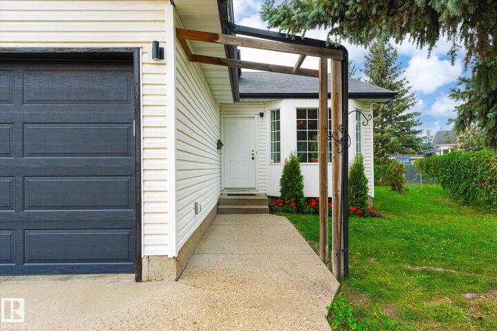 Property Photo: 18928 72A Avenue NW AB T5T 5W5