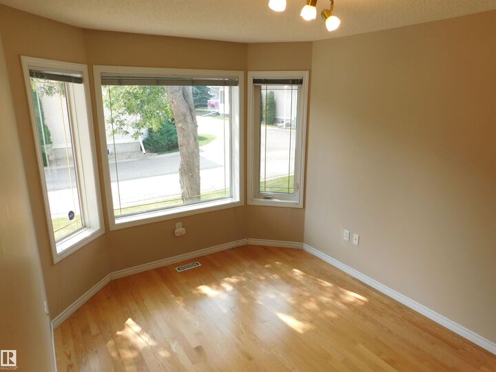 Photo de la propriété: 103 Falconer Court NW AB T6R 2V8