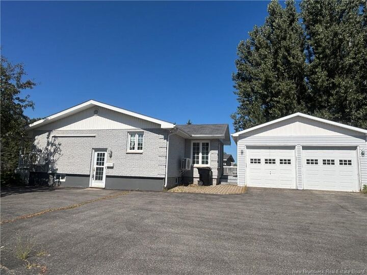 1610 St Peter Avenue  Bathurst NB E2A 3B1 photo