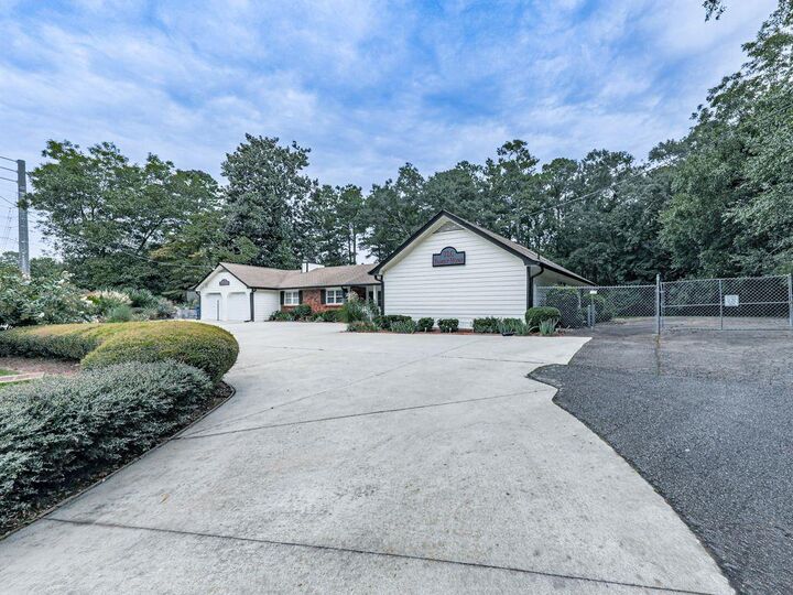 Property Photo: 3605 Shallowford Road GA 30062