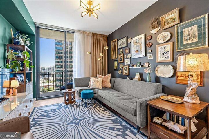 Property Photo: 3040 Peachtree Road NW 1013 GA 30305