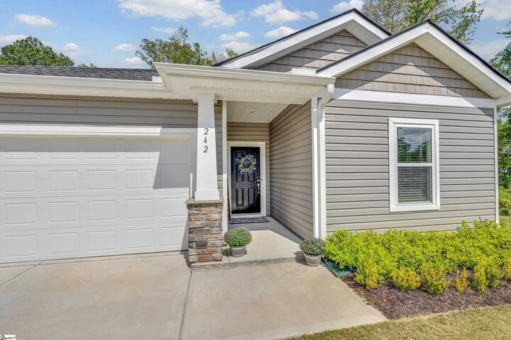 Property Photo: 242 Addysons Way SC 29644