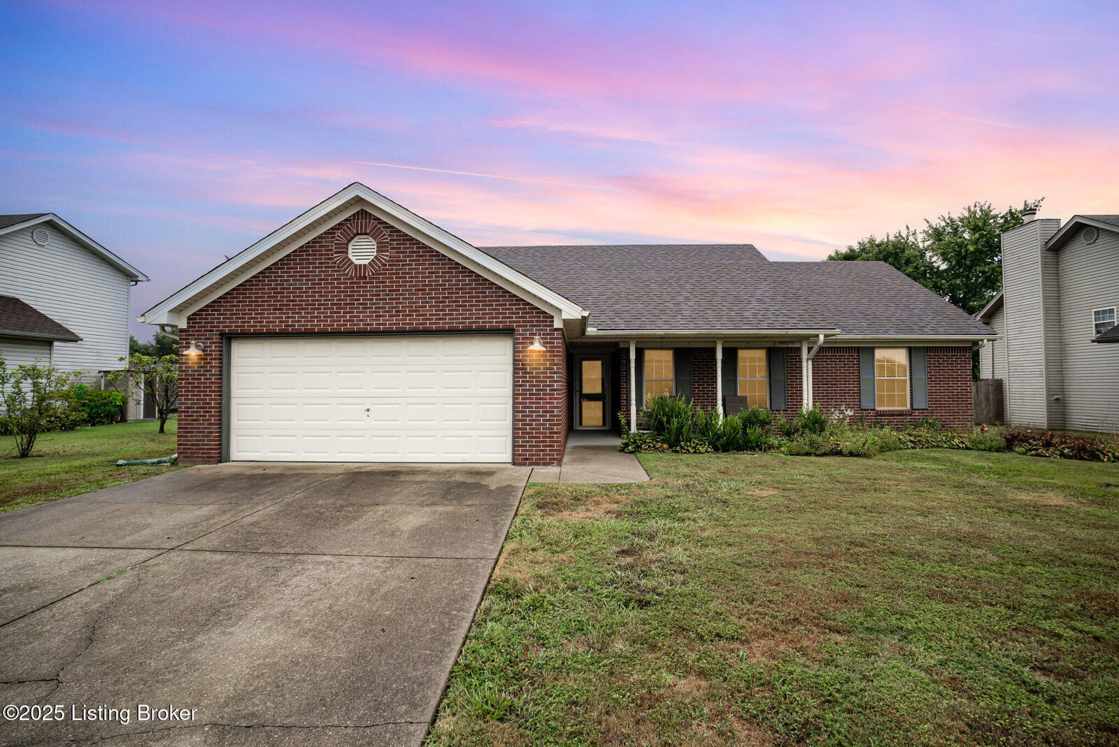 Property Photo:  2406 Kingsfield St  IN 47130