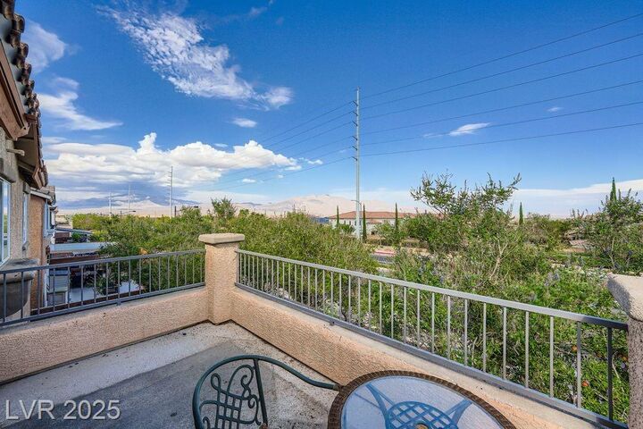 Property Photo:  
