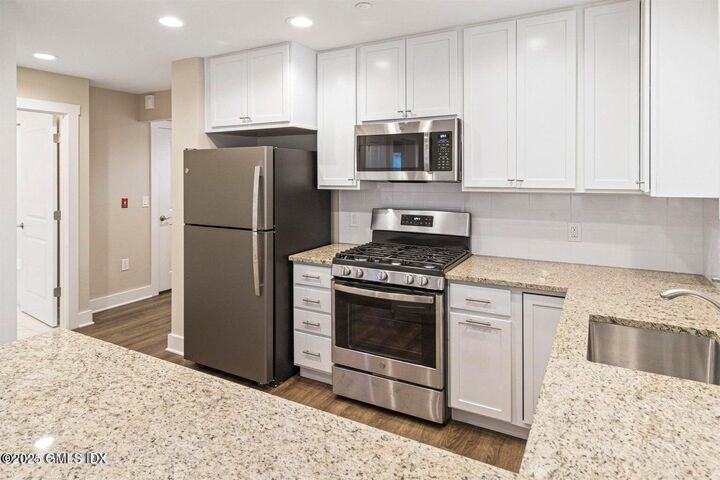 Property Photo:  303 Hamilton Avenue M  CT 06830 