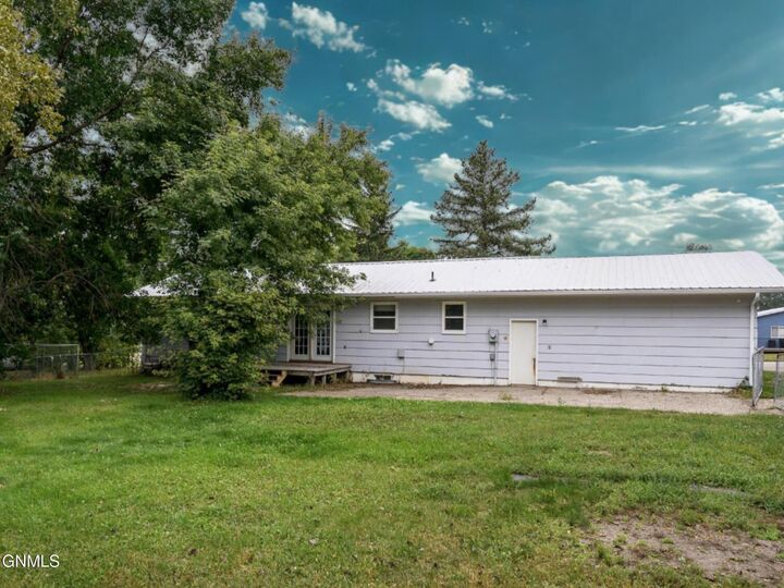 Property Photo:  217 Center Avenue N  ND 58530 