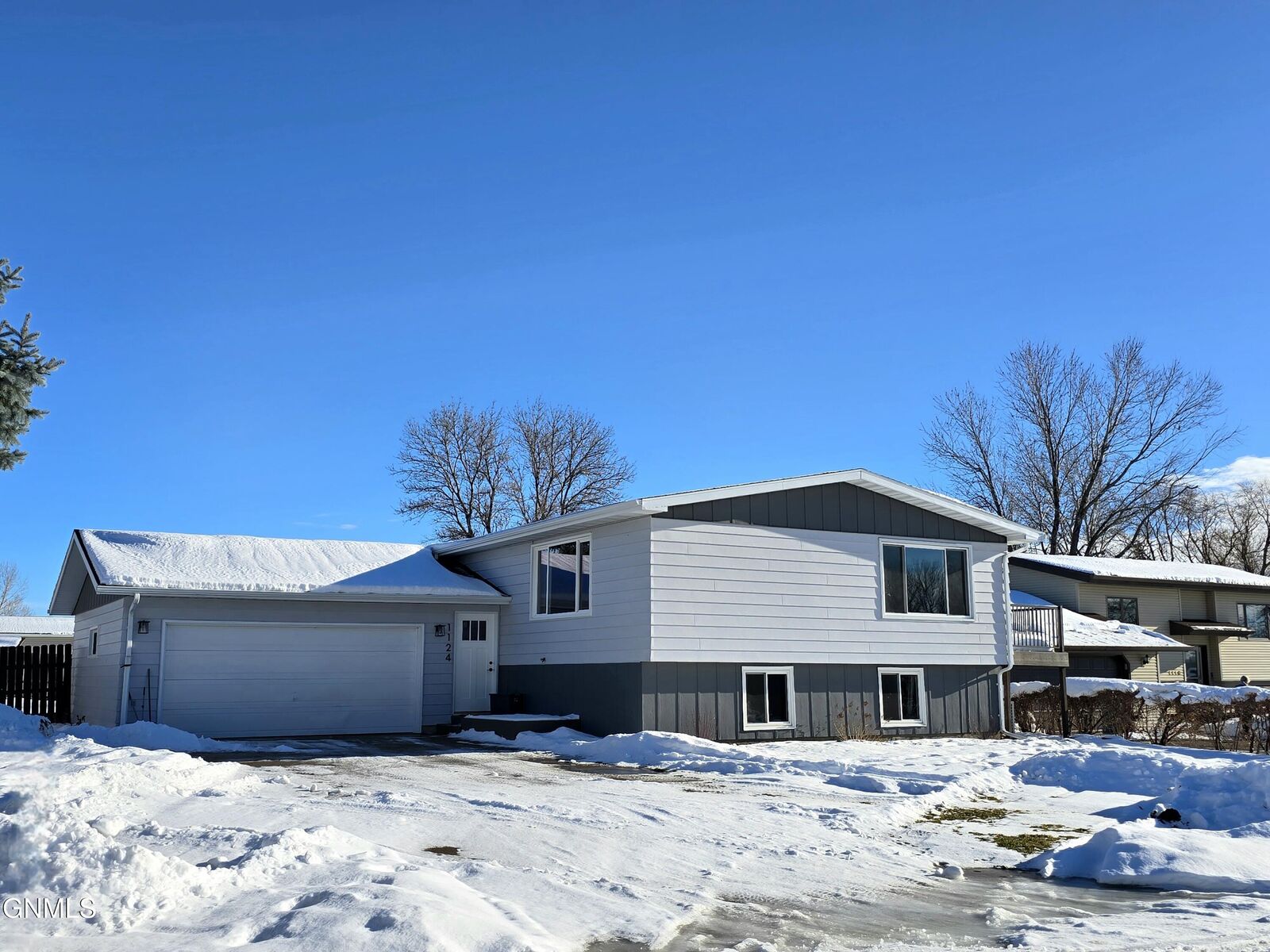 Property Photo: 1124 Chestnut Lane ND 58523