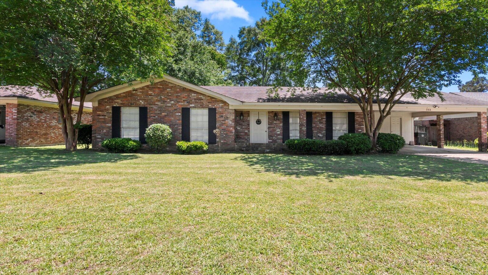 Property Photo: 103 Mary Cir. MS 39402