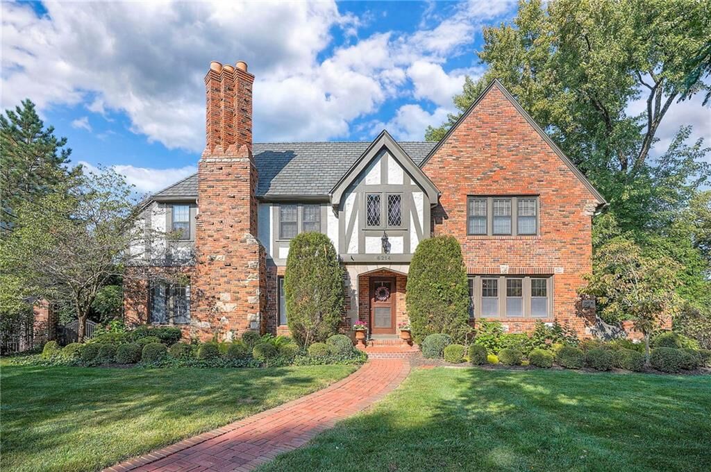 Property Photo:  6214 High Drive  KS 66208 