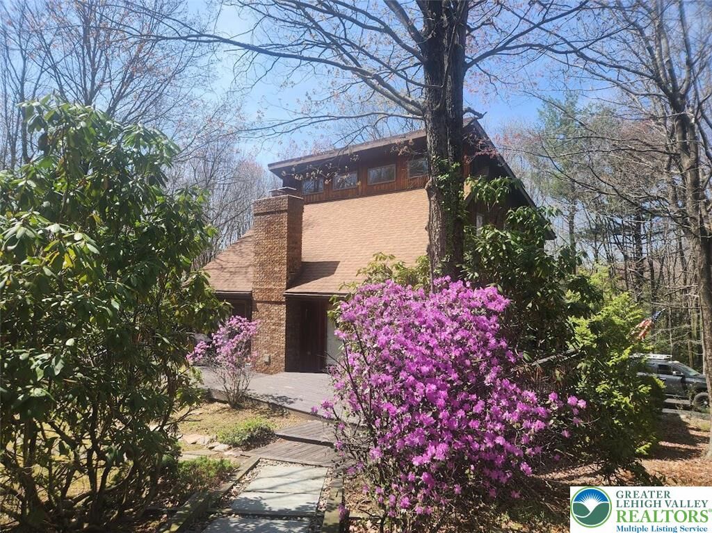 Property Photo: 1385 Stagecoach Road W PA 18017