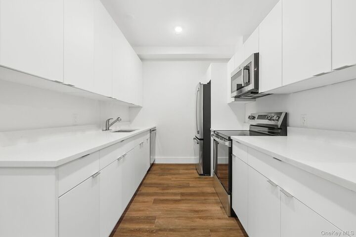 Property Photo:  199 E Post Road 304  NY 10601 